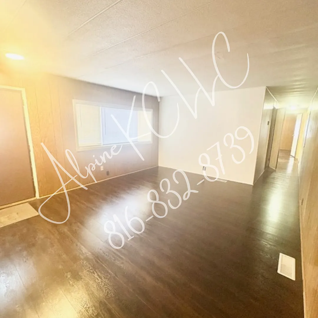 3 bed, 900 sqft, $995 — Photo 2