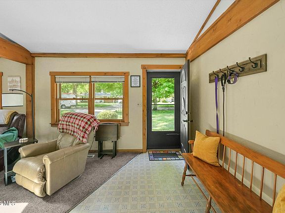 5th image of 3534 Robin Rd
