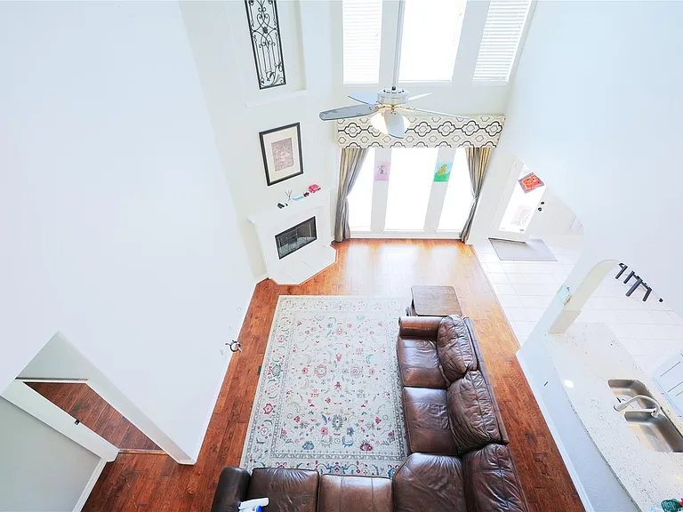 2422 Lansing Cir — Photo 8