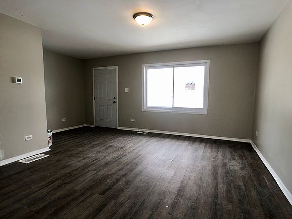 2nd image of 334 E Tulip Dr