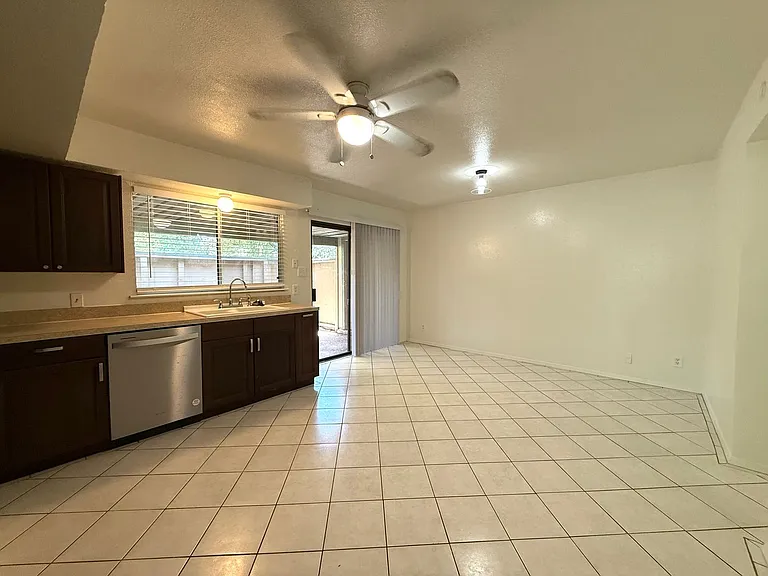 900 W Village Ln — Photo 4