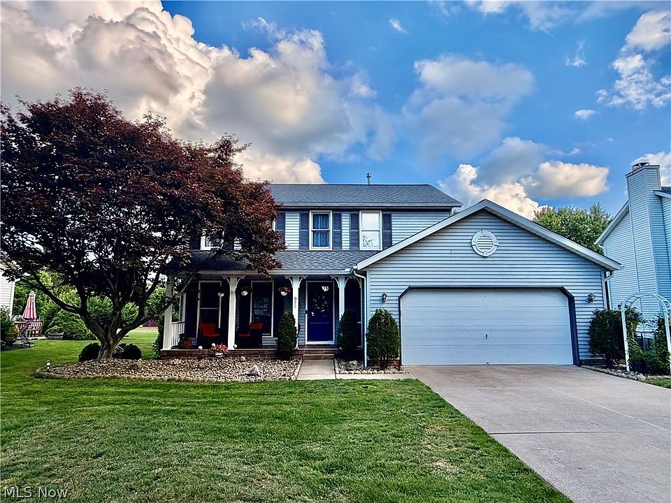 1st image of 971 Fieldstone Dr
