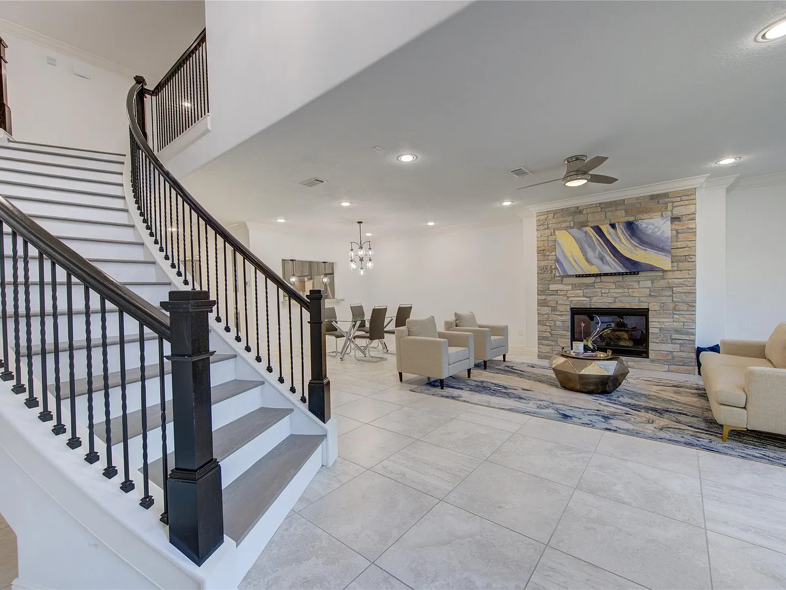 3 bed, 3.5 bath, 2940 sqft, $5,200 — Photo 2