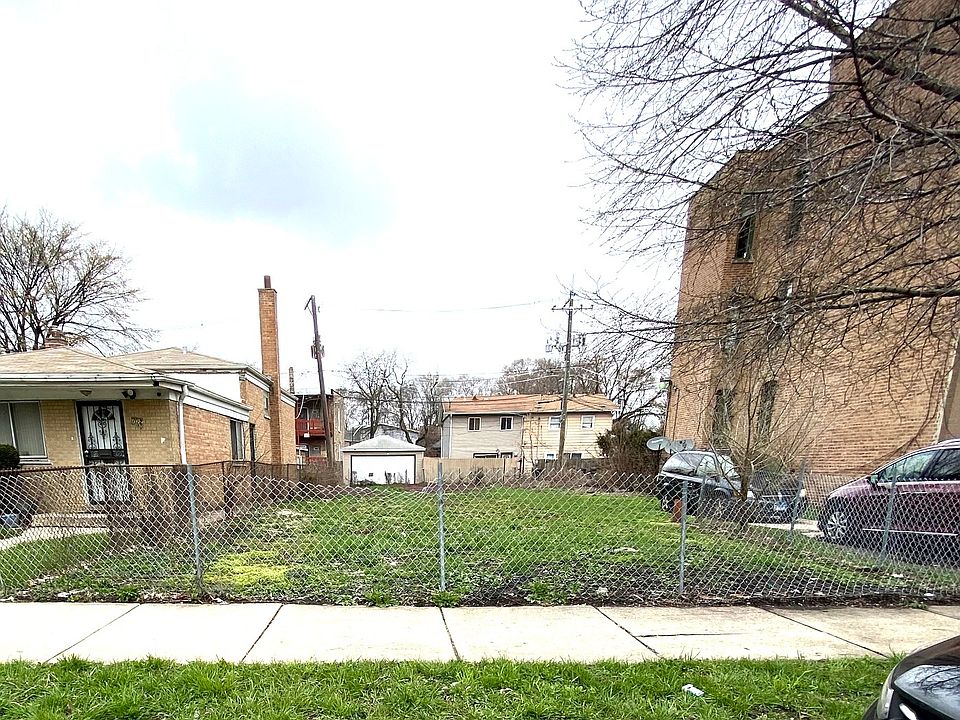 2nd image of 730 E 95th St