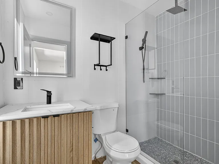 2032 N Dixie Hwy #11 — Photo 3