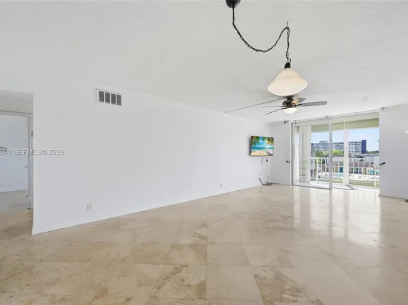 4320 Washington St APT 410, Hollywood, FL 33021