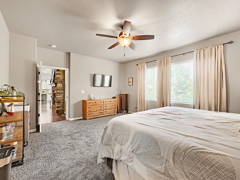 6134 Rennert Dr — Photo 24