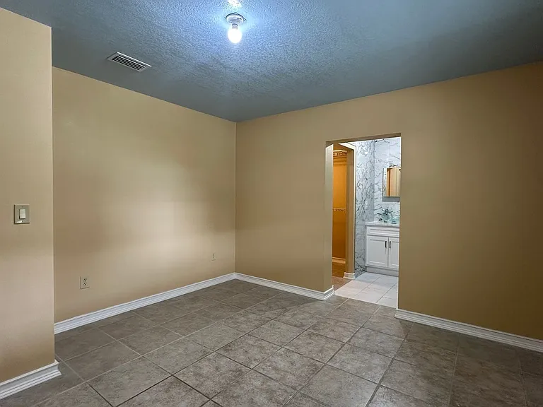 261 Caldwell St — Photo 16