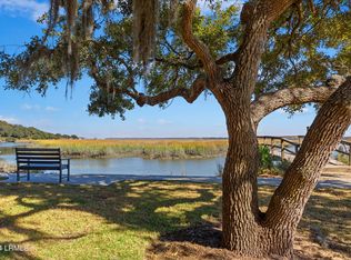 2 Middle Island St, Beaufort, SC 29907