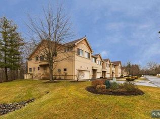 24 Rio Vista Dr, Allendale, NJ 07401