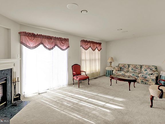 3rd image of 176 Waterford Ln