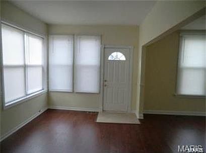 2nd image of 4867 Hamburg Ave