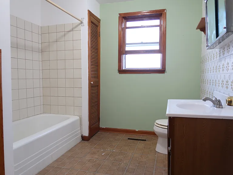 2511 Pine Ave #4 — Photo 5