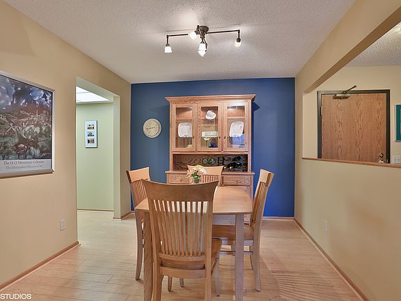 3rd image of 20 Windsor Ln APT 212A