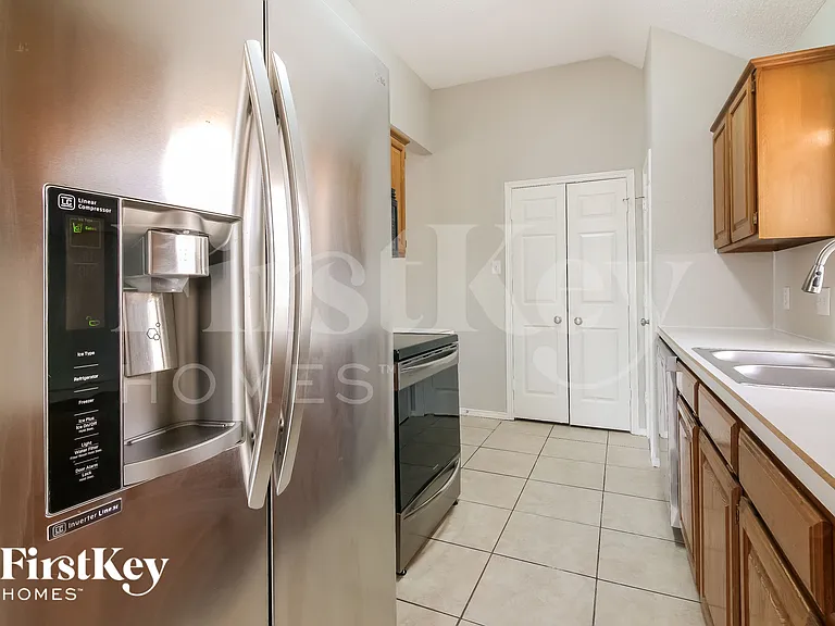 903 Hillwood Ct — Photo 5