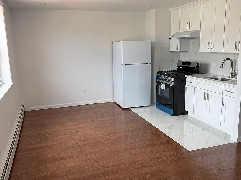 1418 Bath Ave #2 — Photo 3