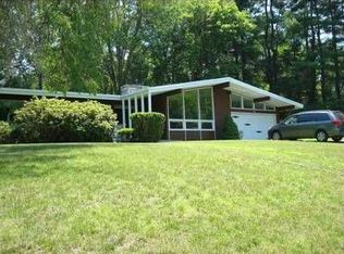 8 Willow Pl, Ellenville, NY 12428