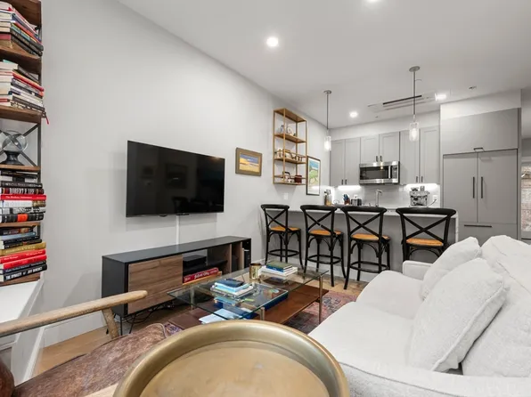 471 Hanover St #2, Boston, MA 02109