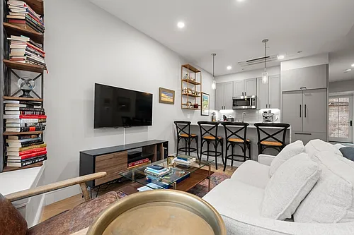 471 Hanover St #2 Photo 1