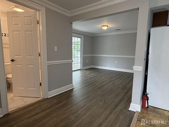 4th image of 170 Central Ave #B
