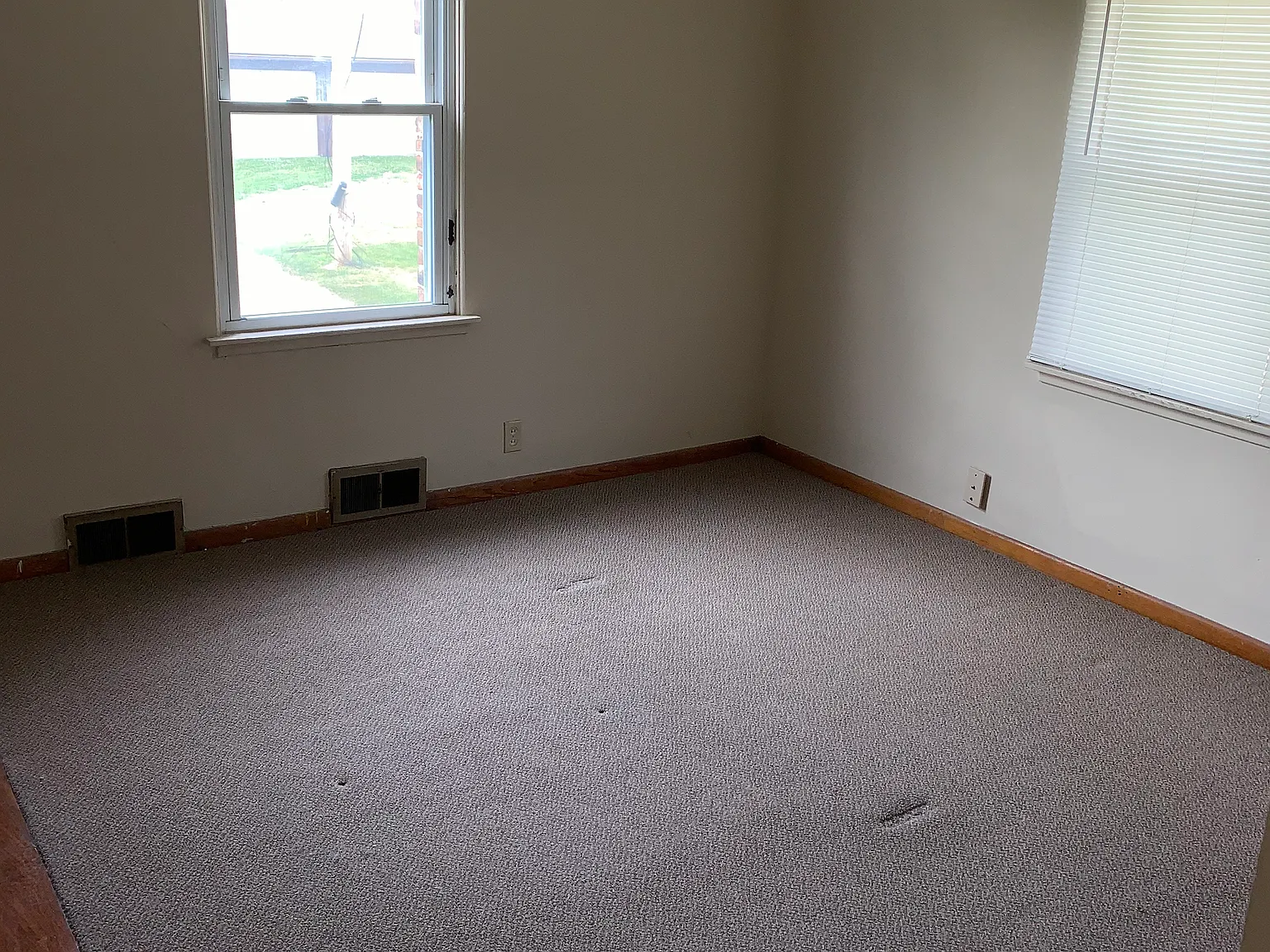 404 E Mulberry St — Photo 2