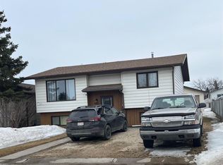 9405 N 124th Ave, Grande Prairie, AB T8V5Y6