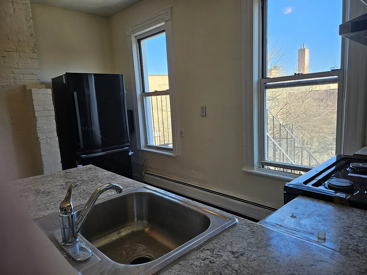 Building Photo - 126 Monticello Ave #2
