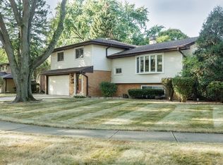 1504 E Emmerson Ln, Mount Prospect, IL