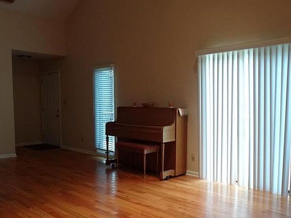 3rd image of 520A Fleetwood Ct