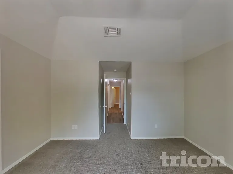 708 Wedgegate Dr — Photo 9