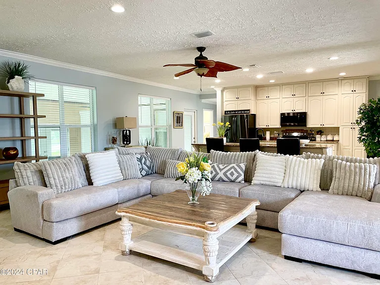1043 Plantation Dr — Photo 12