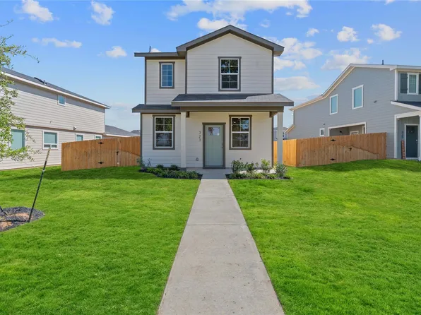 210 Constanza Trl, Bastrop, TX 78602