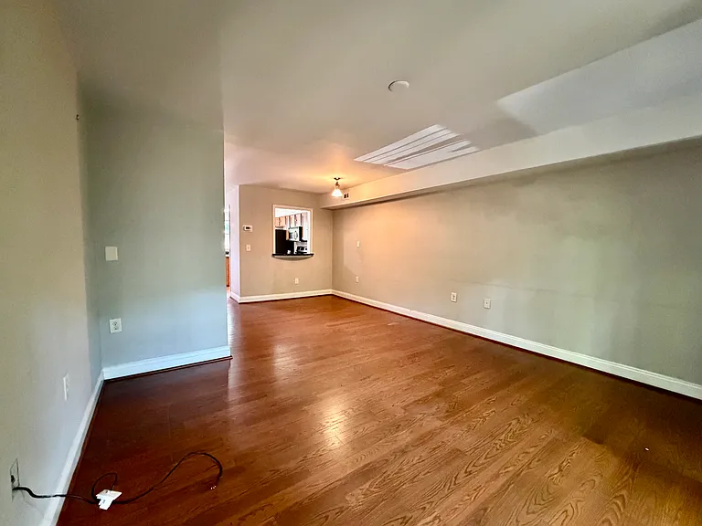1207 Green Oaks Ln #J — Photo 11