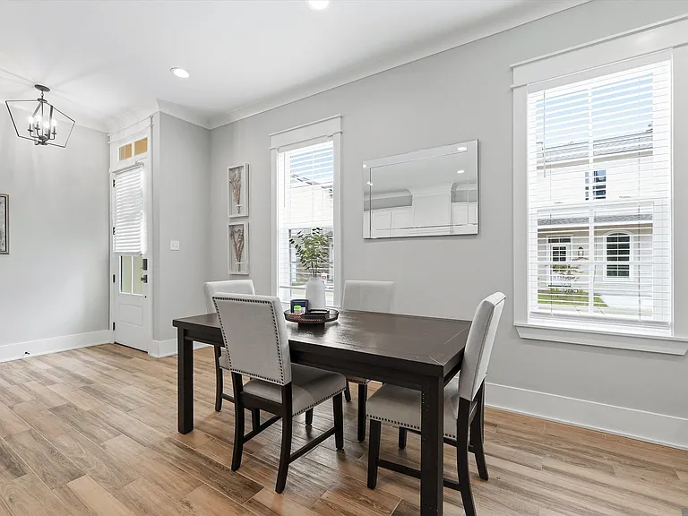 305 Saint Thomas Ln — Photo 9