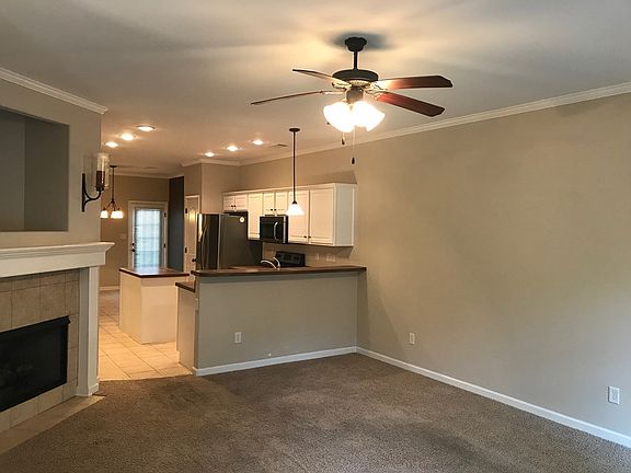 5th image of 300 Daniella Ln