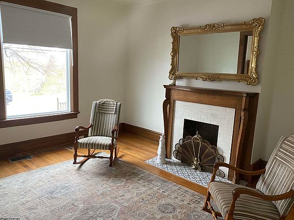 5th image of 187 E Pike St