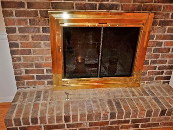 5th image of 1116 Leslie Ln