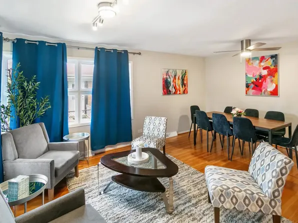 228 Kenloch Ave, Libertyville, IL 60048