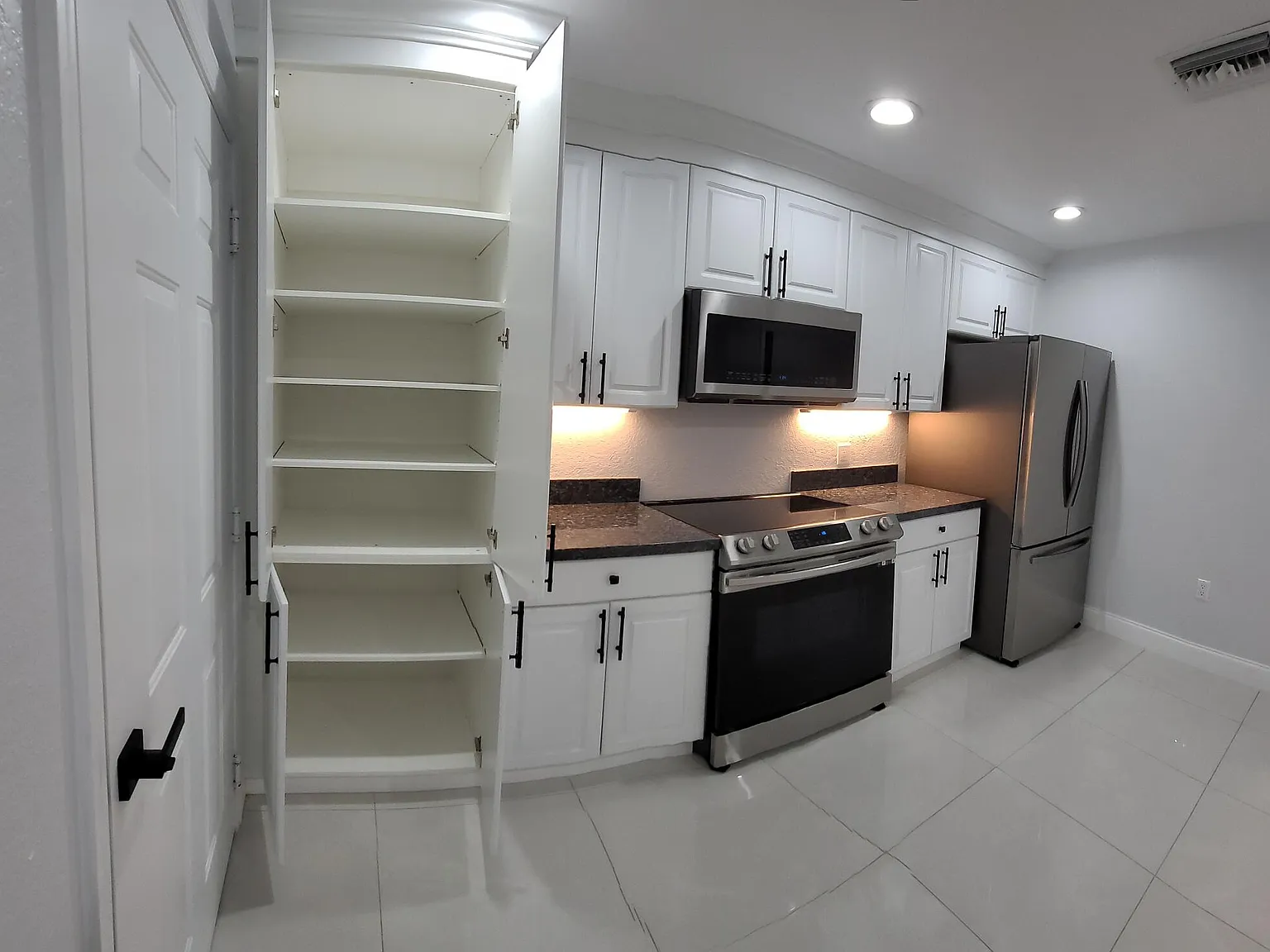 2 bed, 2.0 bath, 1230 sqft, $1,950 — Photo 2