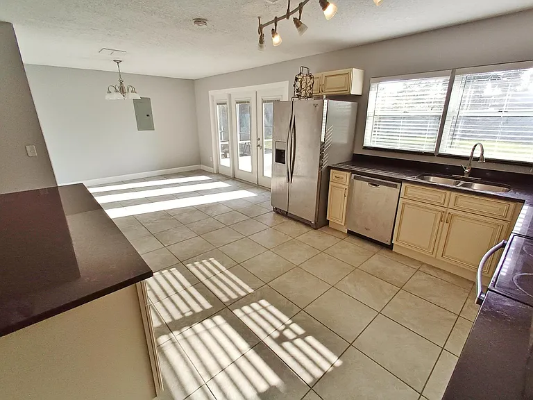 Kitchen and dining area (wide angle view)