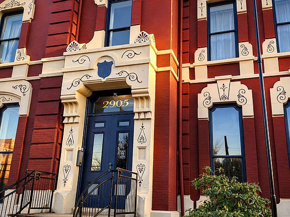 3rd image of 2905 Franklin Blvd #302