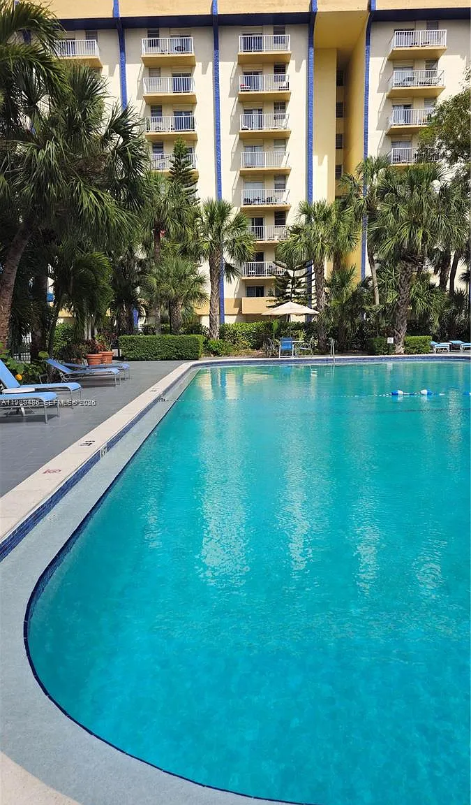 Yolanda Villas Condo — Photo 1