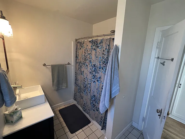 1015 Steele St — Photo 6