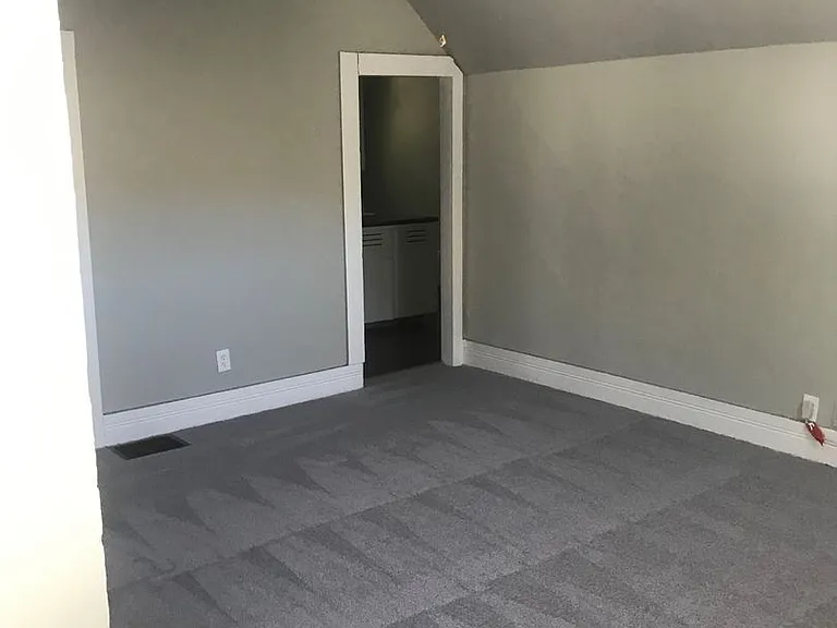 1105 Tippecanoe St — Photo 3
