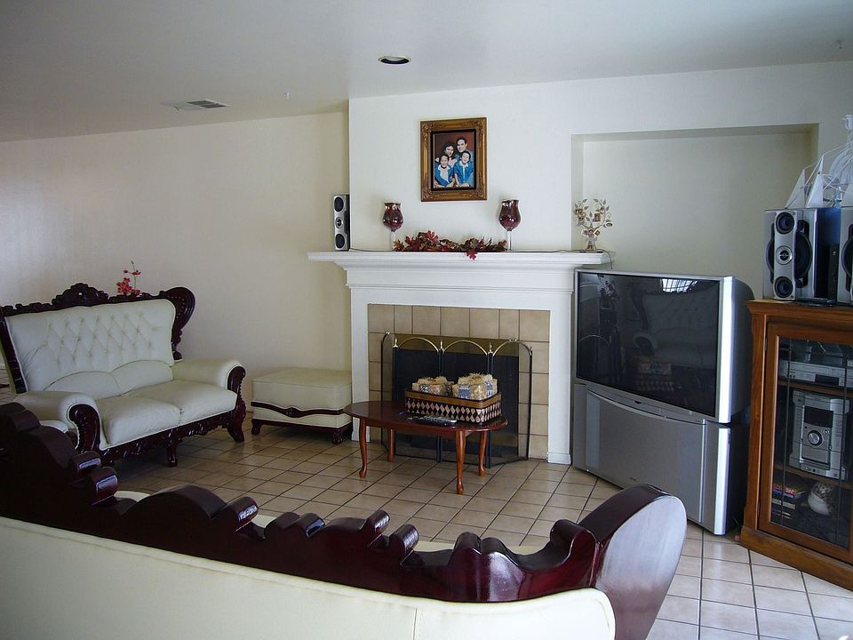 Living room with fireplace and wetbar
