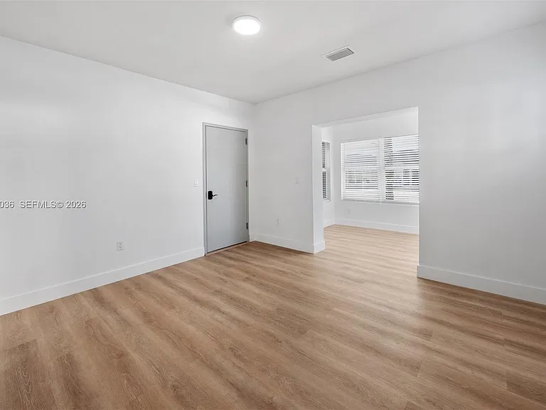 403 SW 12th Ave #3 — Photo 4