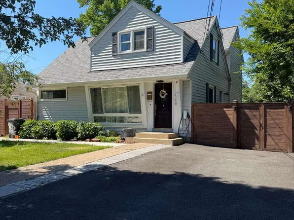 1909 Rollins Dr, Alexandria, VA 22307