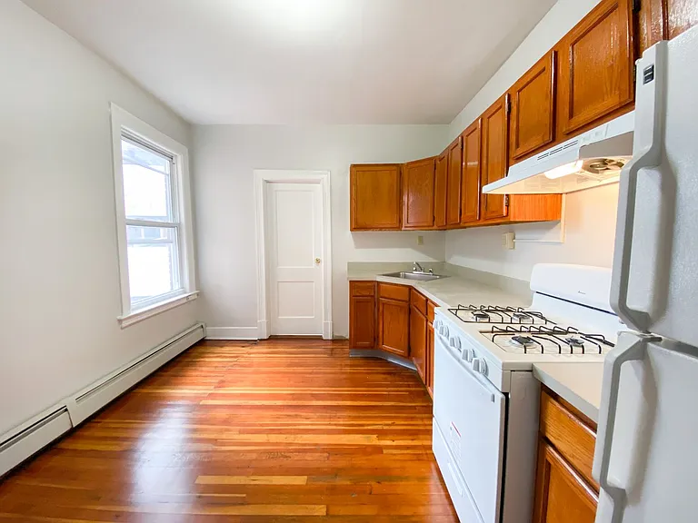 291 Buckingham St / Luca Investments LLC — Photo 36