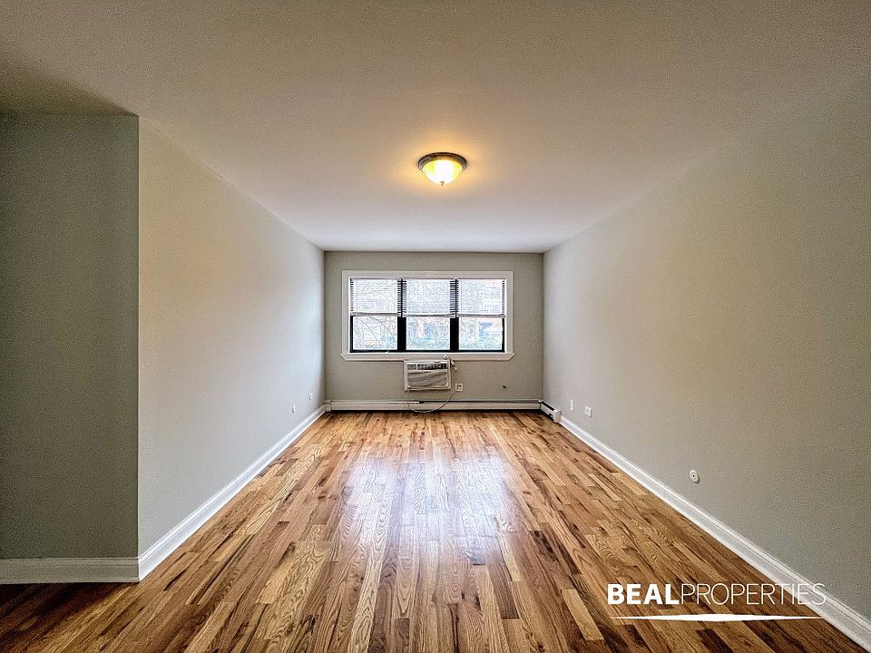 1st image of 696 Elm Pl APT 210