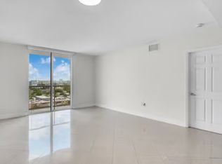 900 SW 8th St APT 1206, Miami, FL 33130